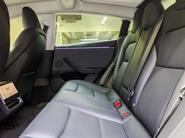 Tesla Model 3 — Фото автомобиля 6