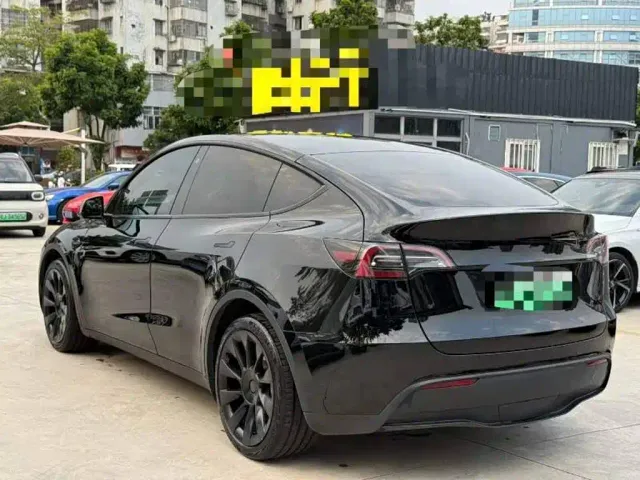 Tesla Model Y — Фото автомобиля 4