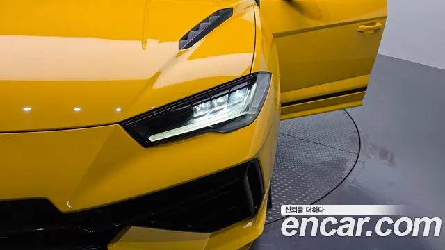 Lamborghini Urus — Фото автомобиля 20