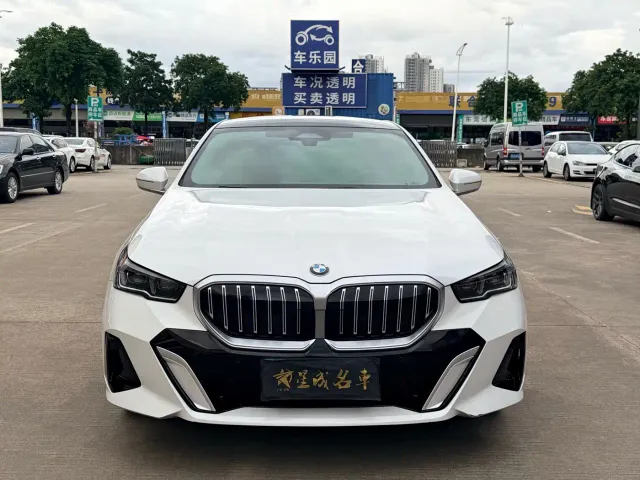 BMW 5 Series — Фото автомобиля 2