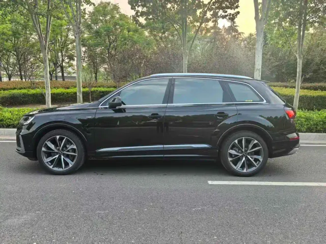 Audi Q7 — Фото автомобиля 7