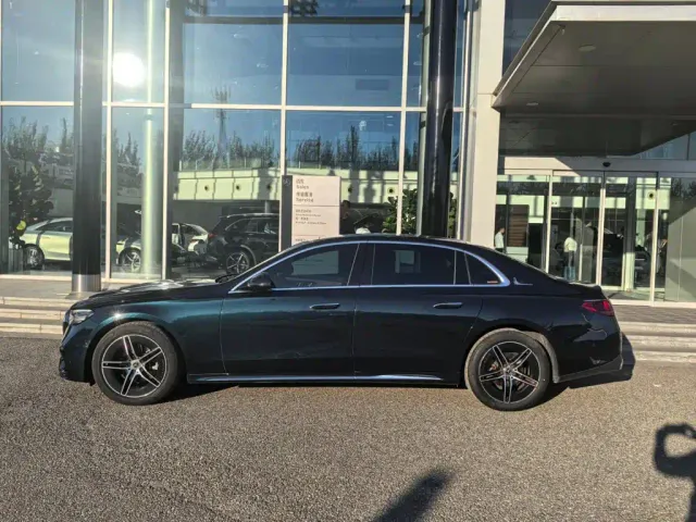 Mercedes-Benz E-Class — Фото автомобиля 4