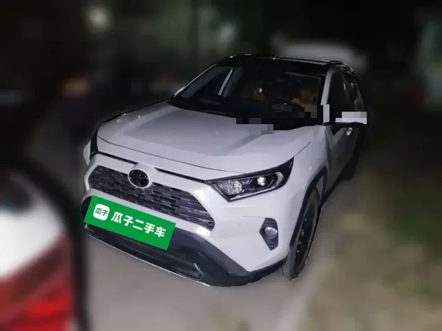 Фотография автомобиля — Toyota RAV4