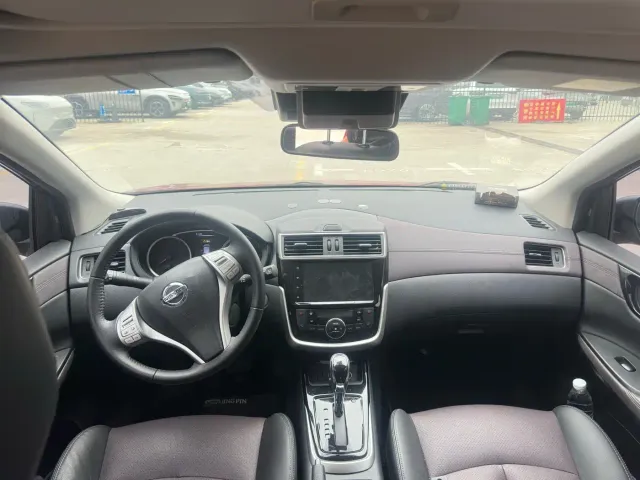 Nissan Tiida — Фото автомобиля 4