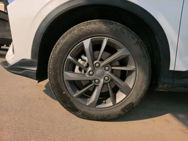 Geely Binyue — Фото автомобиля 22