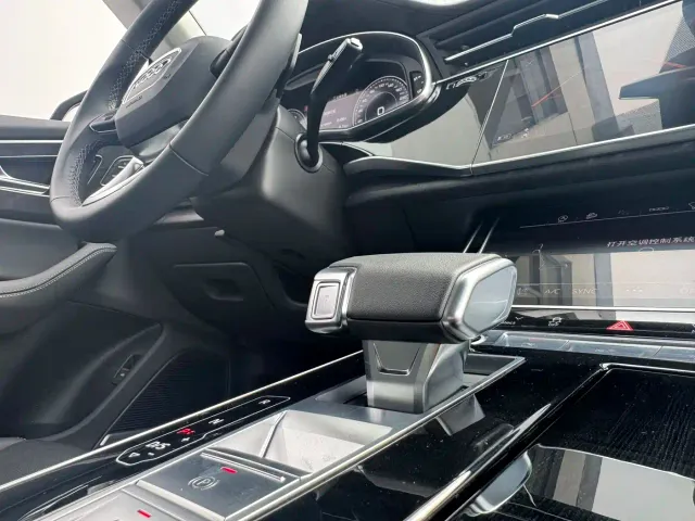Audi Q8 — Фото автомобиля 11