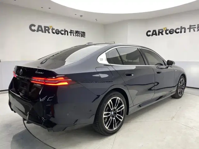 BMW 5 Series — Фото автомобиля 5