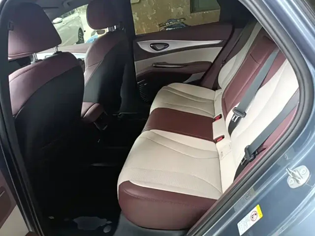 BYD Seal 07 DM-i — Фото автомобиля 16