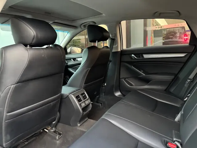 Honda Accord — Фото автомобиля 8