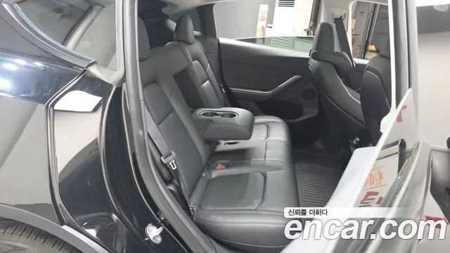 Tesla Model Y — Фото автомобиля 11