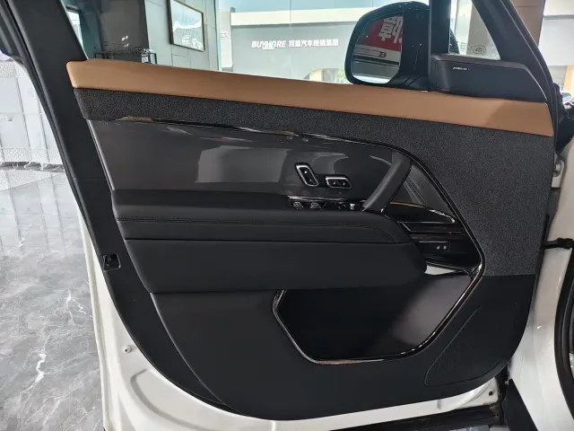 Land Rover Range Rover Sport — Фото автомобиля 8