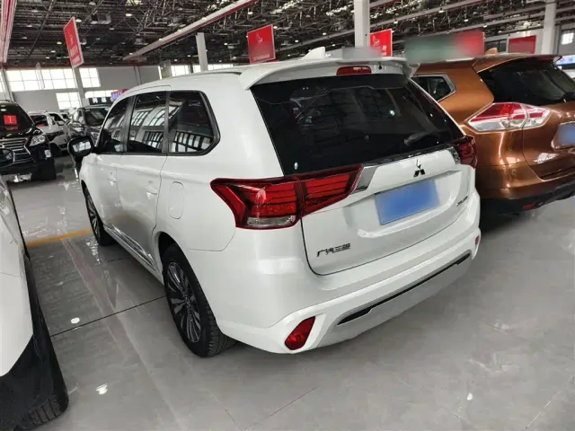 Mitsubishi Outlander — Фото автомобиля 13