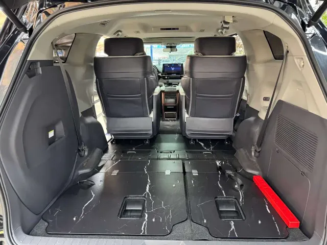 Toyota Sienna — Фото автомобиля 8