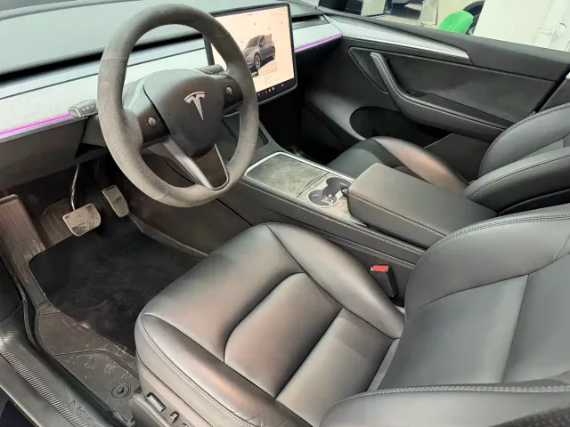 Tesla Model Y — Фото автомобиля 12