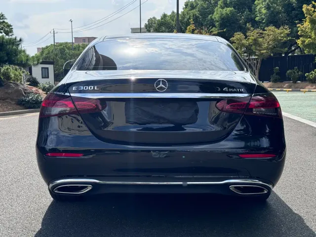 Mercedes-Benz Mercedes-Benz E-Class 2023 E 300 L Luxury — Фото автомобиля 17