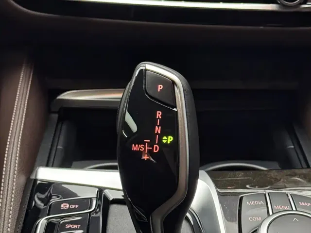 BMW 5 Series — Фото автомобиля 13