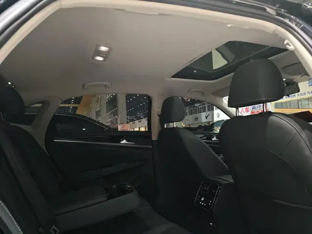 Volkswagen Passat — Фото автомобиля 11