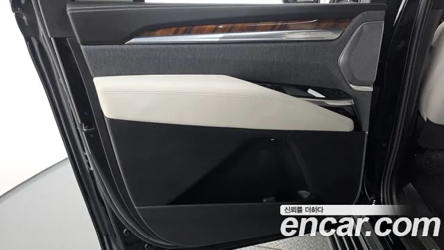 Cadillac Escalade — Фото автомобиля 14