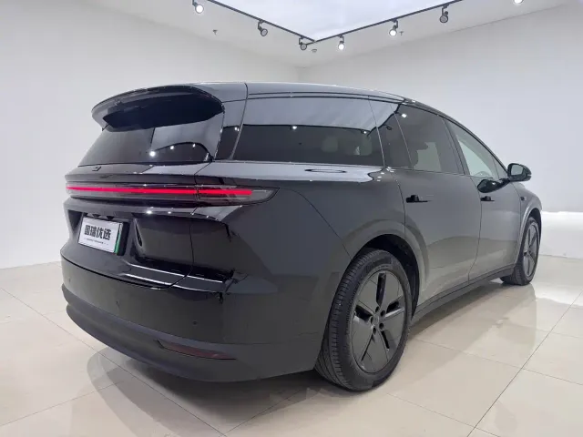 Li Auto i8 — Фото автомобиля 4