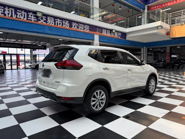 Nissan X-Trail — Фото автомобиля 6