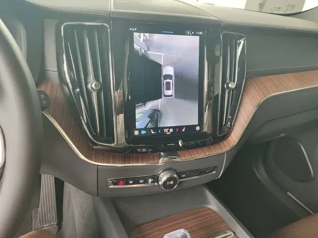 Volvo XC60 — Фото автомобиля 12