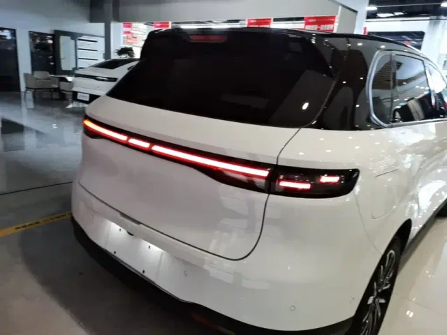 Leapmotor B10 — Фото автомобиля 5