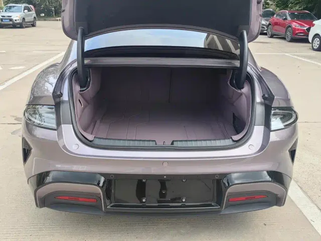 Xiaomi SU7 — Фото автомобиля 19