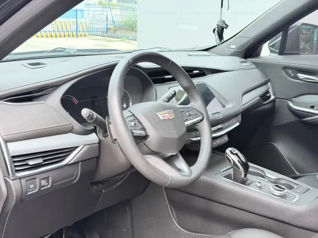 Cadillac XT4 — Фото автомобиля 6