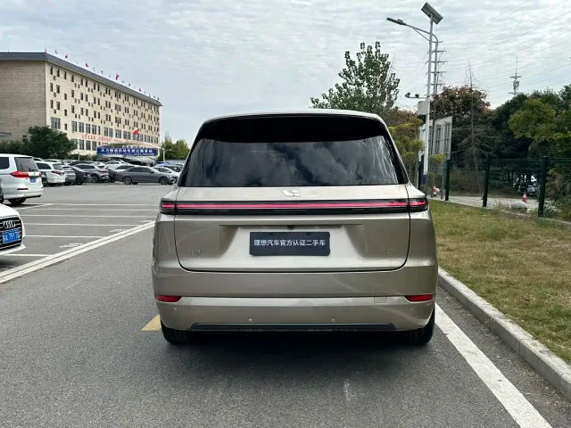 Li Auto L9 — Фото автомобиля 11