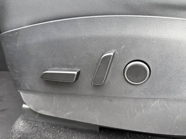 Tesla Model Y — Фото автомобиля 16