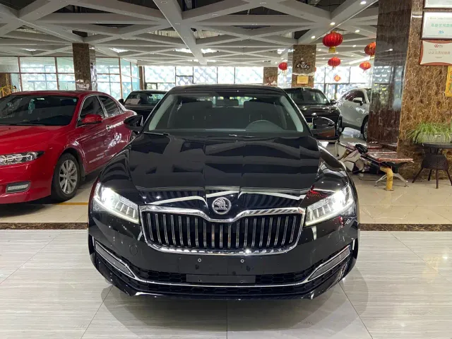 Skoda Superb — Фото автомобиля 2