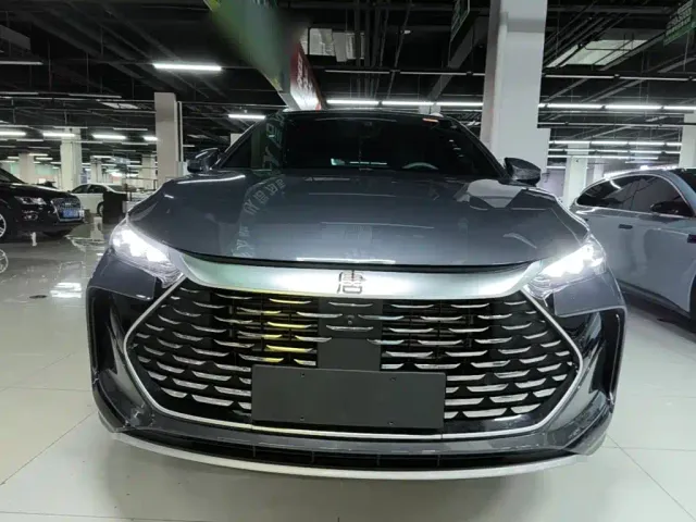 BYD Tang — Фото автомобиля 2