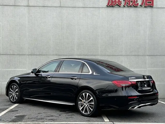 Mercedes-Benz E-Class — Фото автомобиля 4