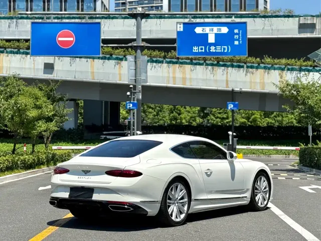 Bentley Continental Plug-in Hybrid — Фото автомобиля 6