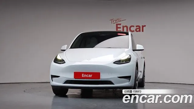 Tesla Model Y — Фото автомобиля 3