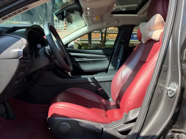 Mazda Axela — Фото автомобиля 5