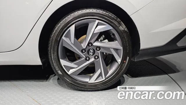 Hyundai AVANTE Новый Avante (CN7) — Фото автомобиля 20