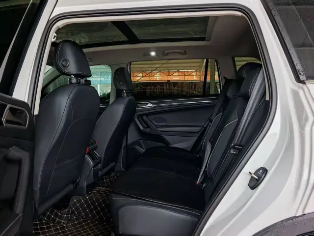 Volkswagen Tiguan L — Фото автомобиля 8