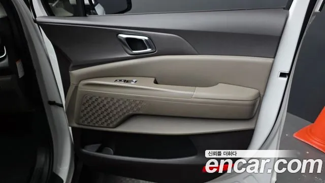Kia Carnival Generation 4 — Фото автомобиля 13