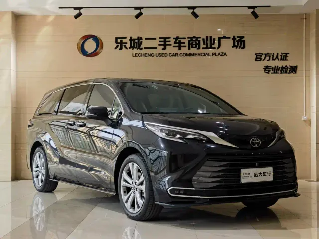 Toyota Sienna — Фото автомобиля 3