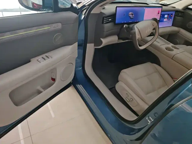 IM Motors LS6 — Фото автомобиля 15