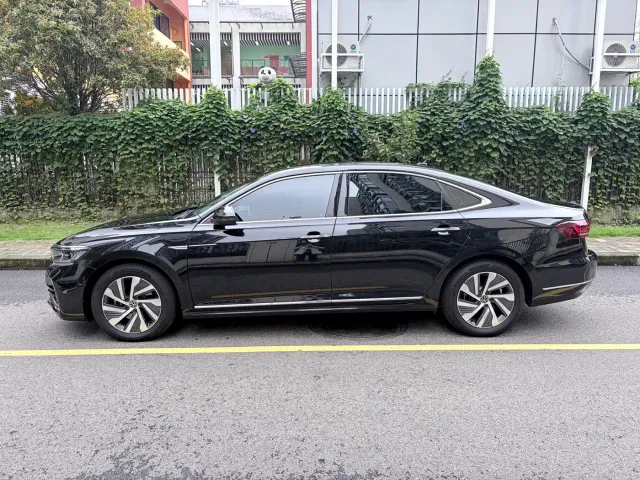 Volkswagen Passat — Фото автомобиля 4