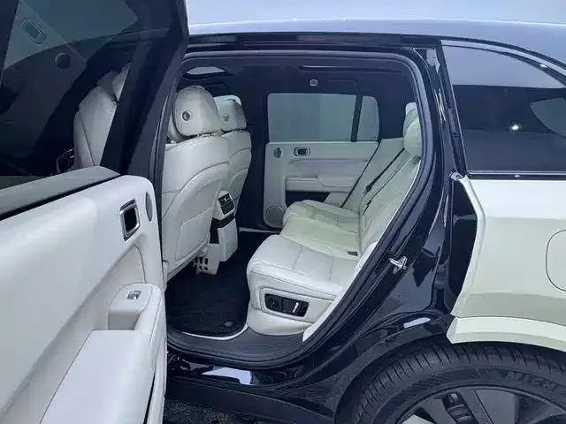 Li Auto L7 — Фото автомобиля 10