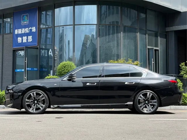 BMW 7 Series — Фото автомобиля 5