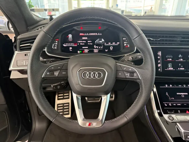 Audi Q8 — Фото автомобиля 14