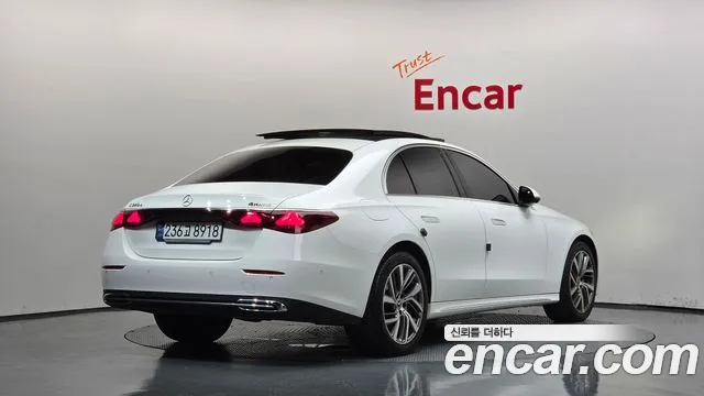 Mercedes-Benz E-Class — Фото автомобиля 2