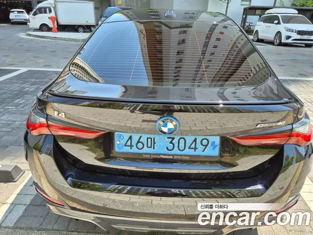 BMW i4 — Фото автомобиля 2