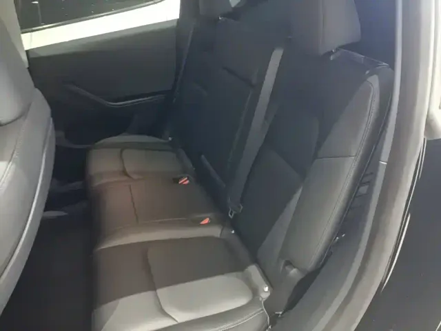Tesla Model Y — Фото автомобиля 16
