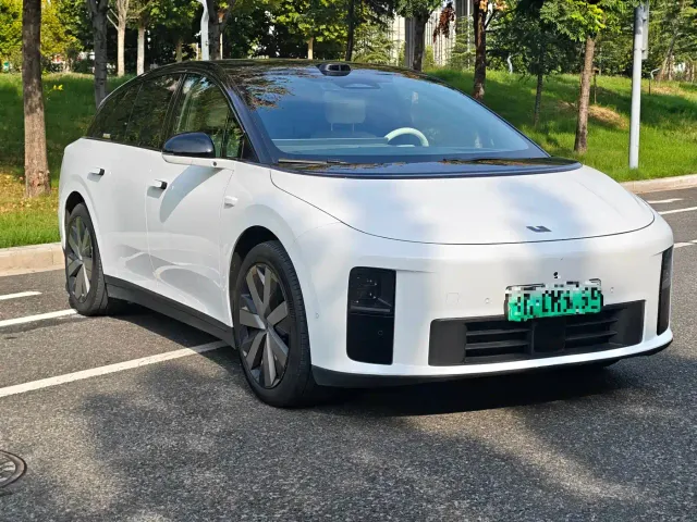 Li Auto i6 — Фото автомобиля 2