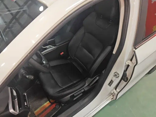 Geely Emgrand — Фото автомобиля 14